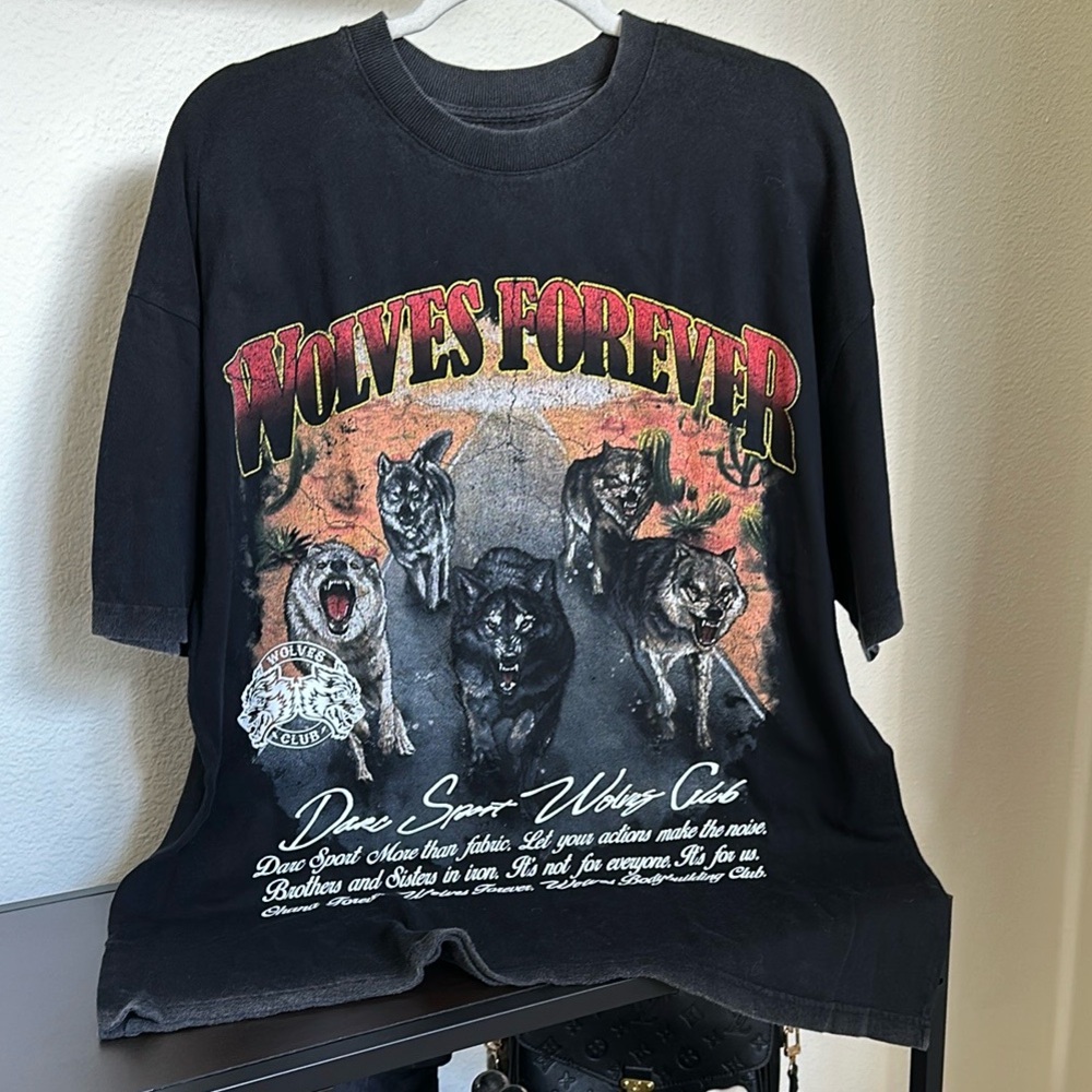 Darc sport Wolves Forever Run free vintage Graphic T-Shirt